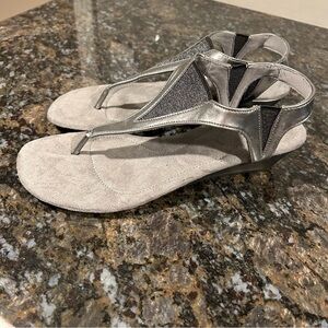 Dexflex Comfort Silver Wedge Sandal Thong Flip-flop Shoes Women's Size 7 EUC